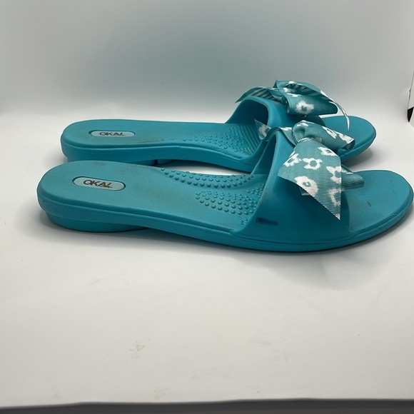 OKAb turquoise rubber women’s sandals with bow accents size ML - Picture 2 of 8